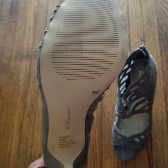 BCBG Generation grey cut out heels - Picture 3 of 3